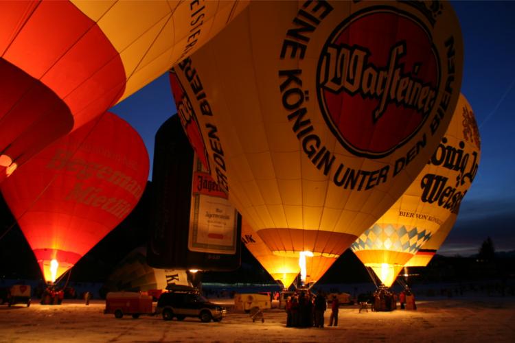 Denkinger PR - Ballonglühen in Bad Hindelang - Hotel Wiesengrund lässt beliebte Veranstaltung wieder aufleben      