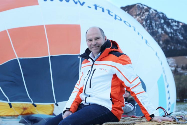 Denkinger PR - Heißluftballons glühen im Bad Hindelanger Alpenpanorama 