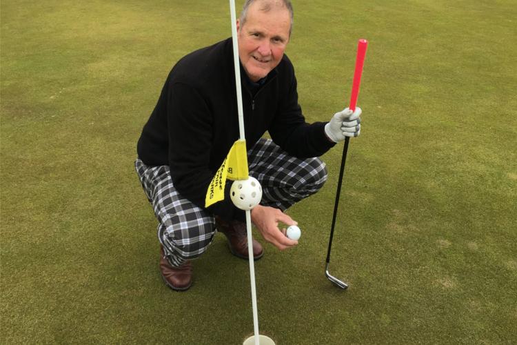 Denkinger PR - Memminger Golfer Rickey Peltier schlägt Hole-In-One  