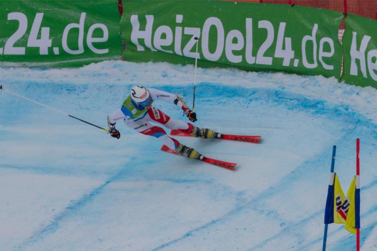 Denkinger PR - Telemarkerin Johanna Holzmann feiert Heimsieg im Skigebiet Oberjoch