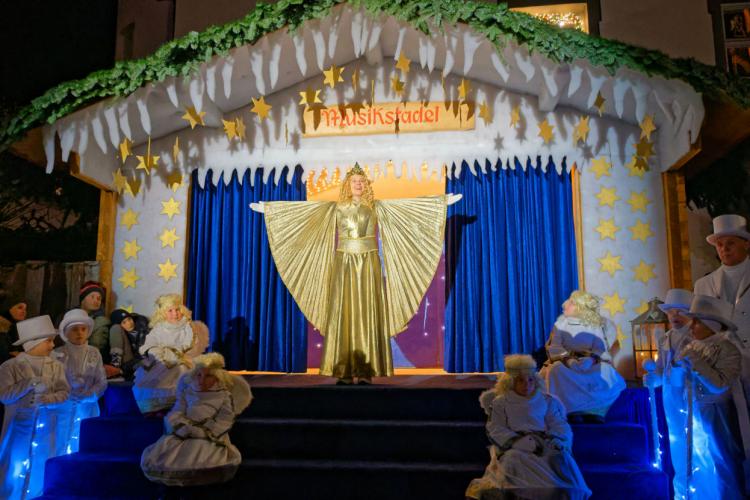 Denkinger PR - Erlebnis-Weihnachtsmarkt Bad Hindelang bietet Kunst, Musik und Theater