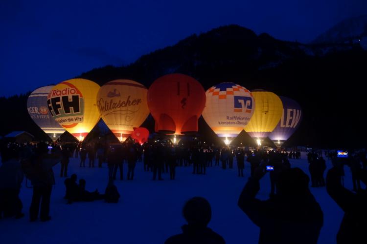 Denkinger PR - Mehr als 1.000 Besucher beim Wiesengrund-Ballonfestival  