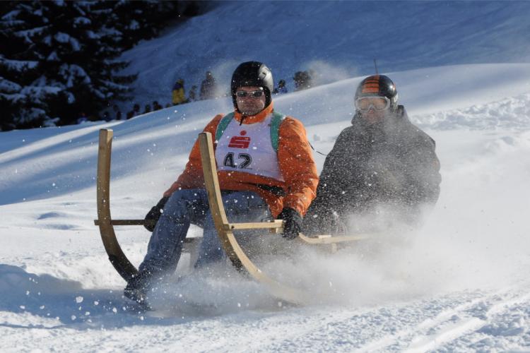 Denkinger PR - Mutige Schlittenpiloten rasen ins Hindelanger Tal