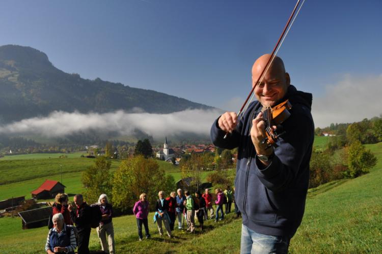 Denkinger PR - Ein Ort wird Musik: Die 1. Geige spielt Bad Hindelang