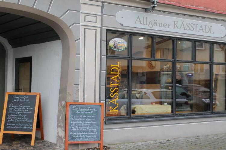 Denkinger PR - Bio-Schaukäserei Wiggensbach eröffnet „Kässtadl“ in Memmingen neu 