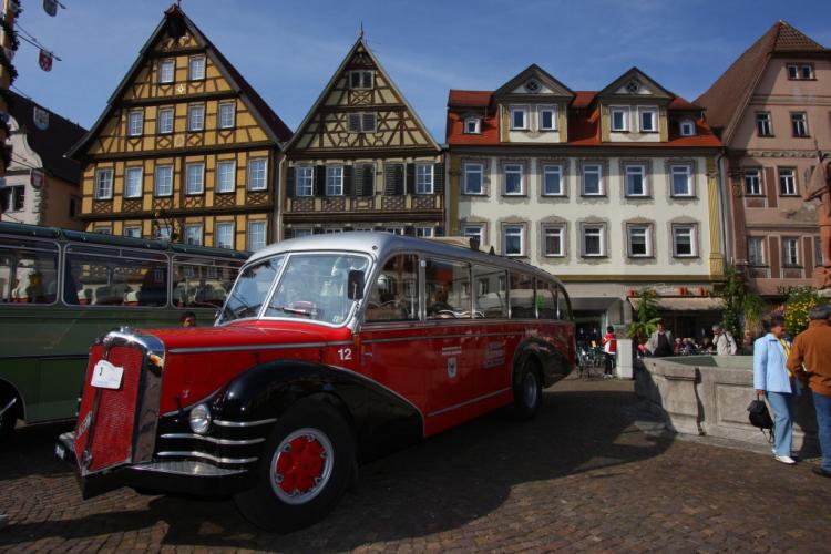Denkinger PR - Europas Bus-Nostalgiker beim „8. Internationalen Oldtimer-Bus-Treffen“ in Bad Mergentheim 