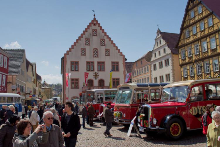 Denkinger PR - Bad Mergentheim empfängt Bus-Pioniere und Seniorin Pia