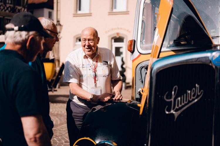 Denkinger PR - Romantik trifft Nostalgie bei Oldtimer-Bustreffen in Bad Mergentheim