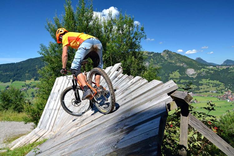 Denkinger PR - Vier Farben für ein Halleluja - Bergsporterlebnis Bikepark Hindelang  