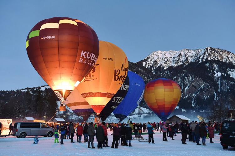Denkinger PR - Bad Hindelang feiert mit Ballons und begeisterten Gästen