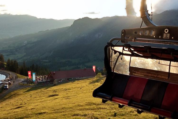 Denkinger PR - Wander- und Tourengebiet in Oberjoch fasziniert geübte Kletterer und Familien - Sonnenuntergagsfahrten und „Edelrid Klettersteig“ hoch im Kurs