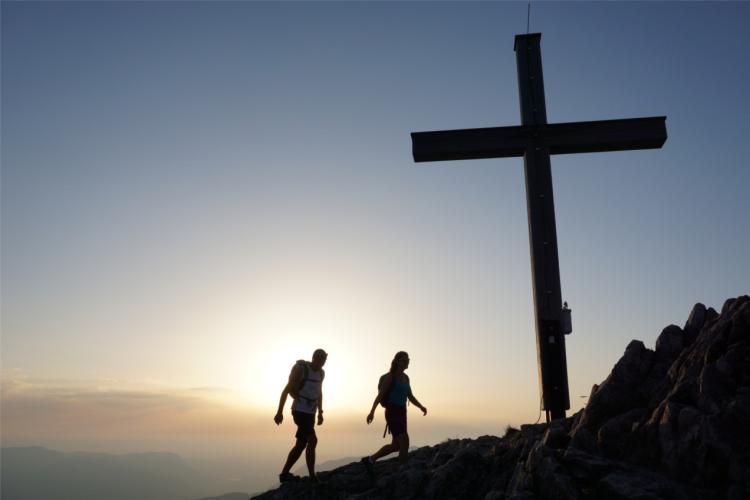 Denkinger PR - Wander- und Tourengebiet in Oberjoch fasziniert geübte Kletterer und Familien - Sonnenuntergagsfahrten und „Edelrid Klettersteig“ hoch im Kurs 