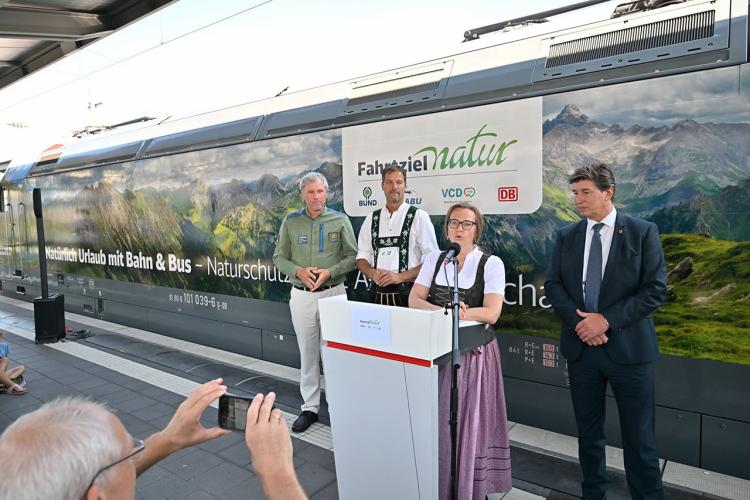 Denkinger PR - Fernverkehrslok ist Botschafter für Naturschutzgebiet Allgäuer Hochalpen