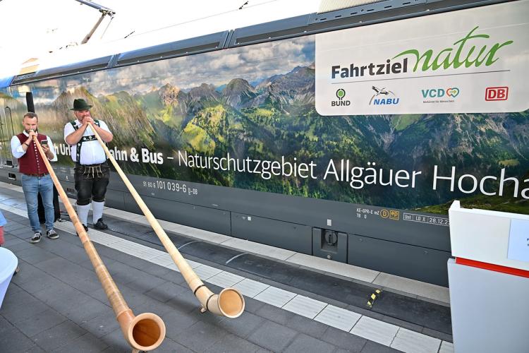 Denkinger PR - Fernverkehrslok ist Botschafter für Naturschutzgebiet Allgäuer Hochalpen