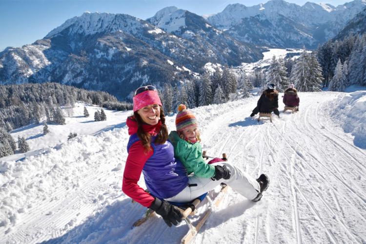 Denkinger PR - Prämierte Rodelbahn und Wander-Winterparadies zum Saionstart