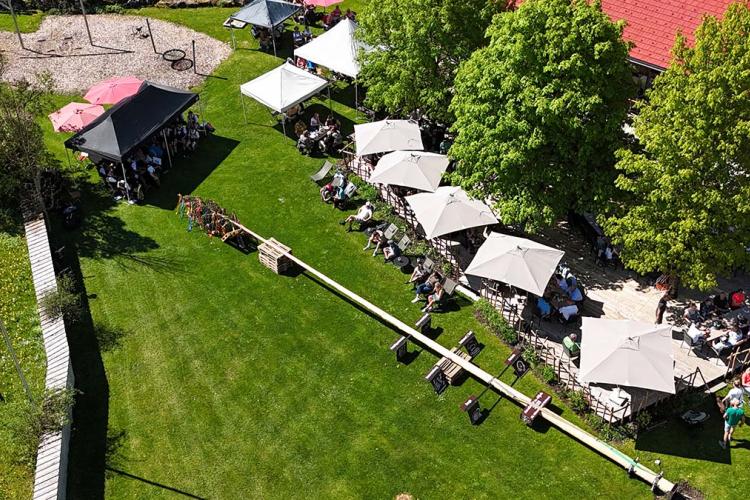 Denkinger PR - 15. Maibaumfest im Hotel Wiesengrund begeistert mit gelebter Tradition