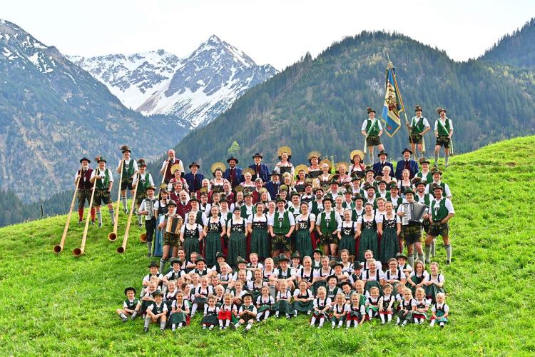 Denkinger PR - Gebirgstrachtenverein d'Ostrachtaler Hindelang feiert 125 Jahren Vereinsleben