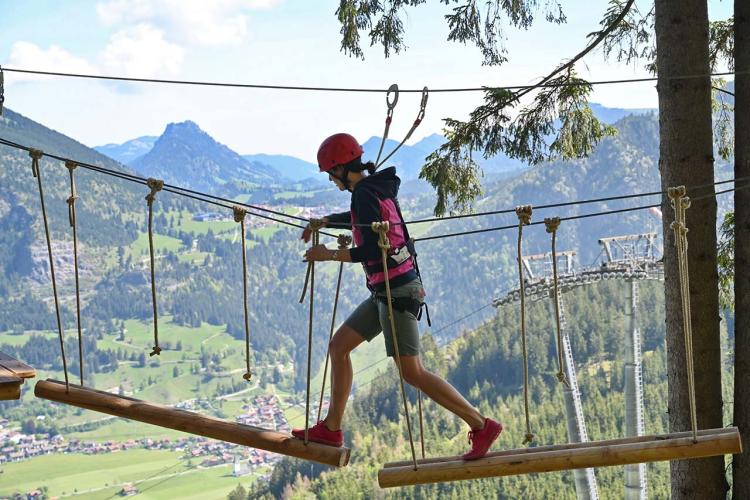 Denkinger PR - Waldseilgarten Hindelang entwickelt sich im zweiten Jahr zum Besuchermagnet