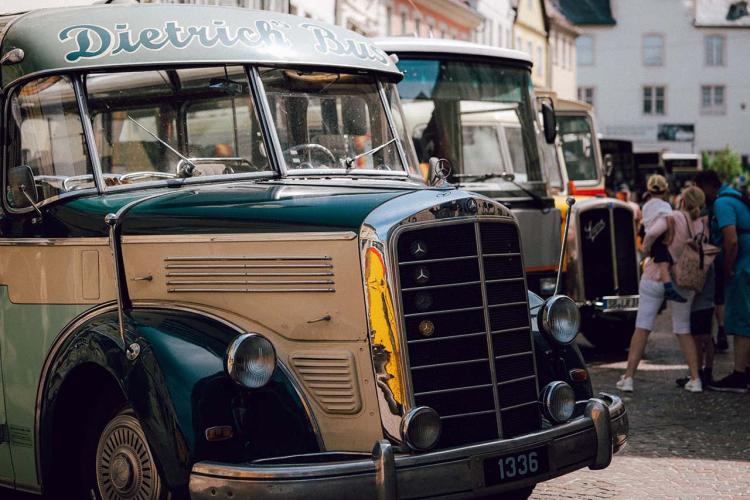 Denkinger PR - Großes Oldtimer-Bus-Treffen in Bad Mergentheim
