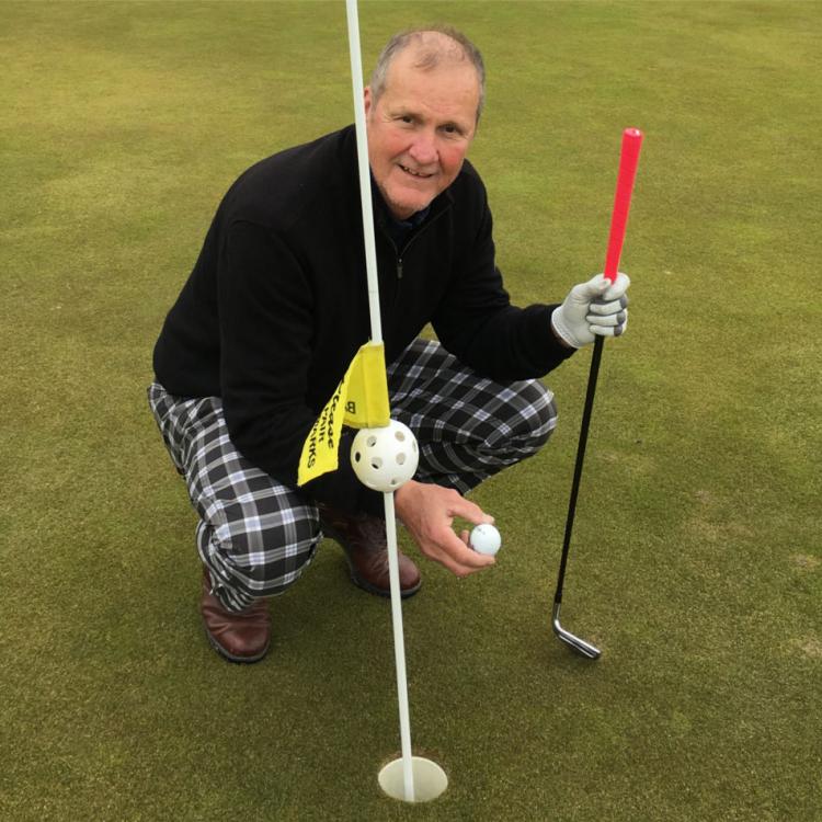 Denkinger PR - Memminger Golfer Rickey Peltier schlägt Hole-In-One  