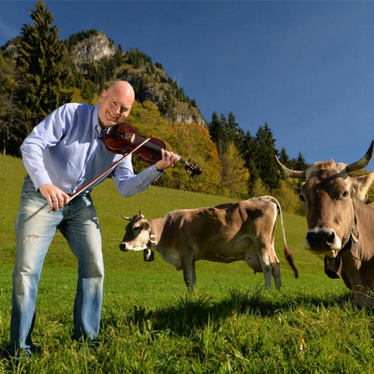 Denkinger PR - „Ein Ort wird Musik“: Künstler und Köche verfeinern Musikfestival