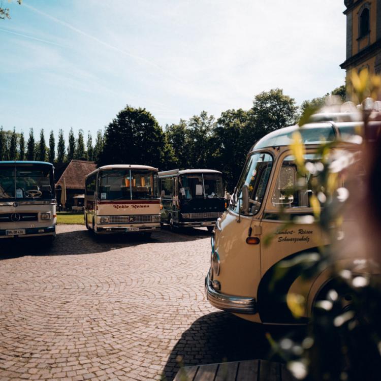 Denkinger PR - Romantik trifft Nostalgie bei Oldtimer-Bustreffen in Bad Mergentheim