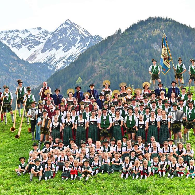 Denkinger PR - Gebirgstrachtenverein d'Ostrachtaler Hindelang feiert 125 Jahren Vereinsleben